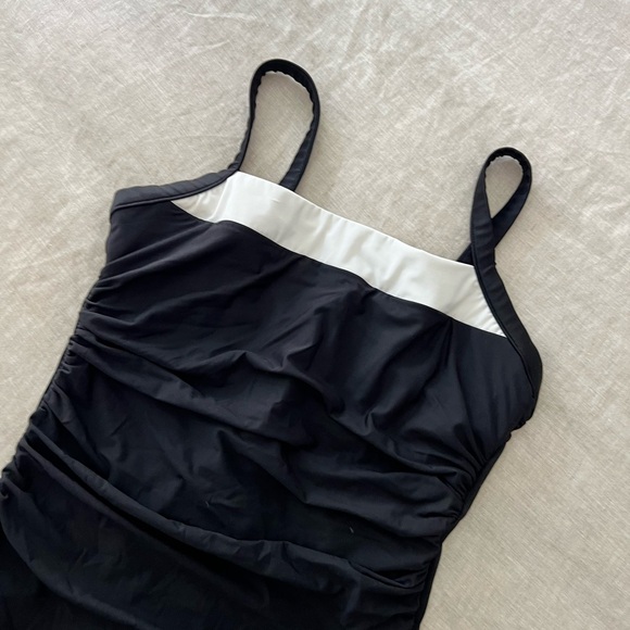 Miracle suit One Piece 16W - Picture 5 of 9